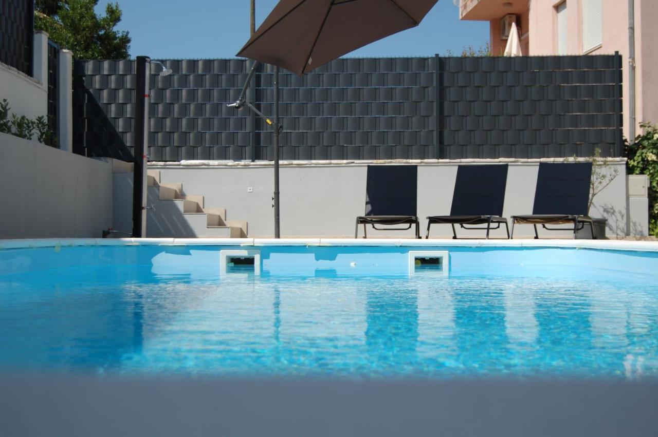 Nela & Sara - 2 Apartments With Heated Swimming Pool Seget Vranjica Luaran gambar