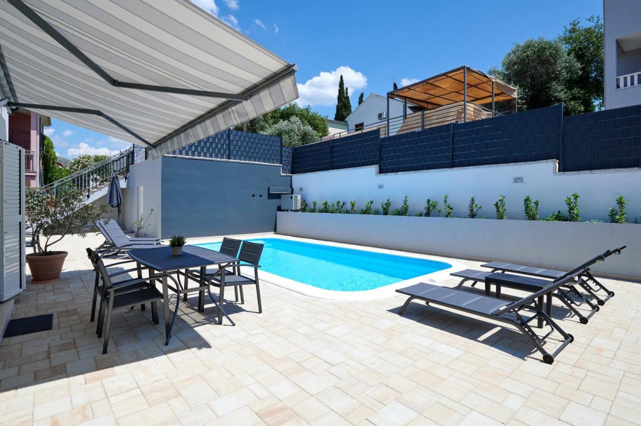 Nela & Sara - 2 Apartments With Heated Swimming Pool Seget Vranjica Luaran gambar