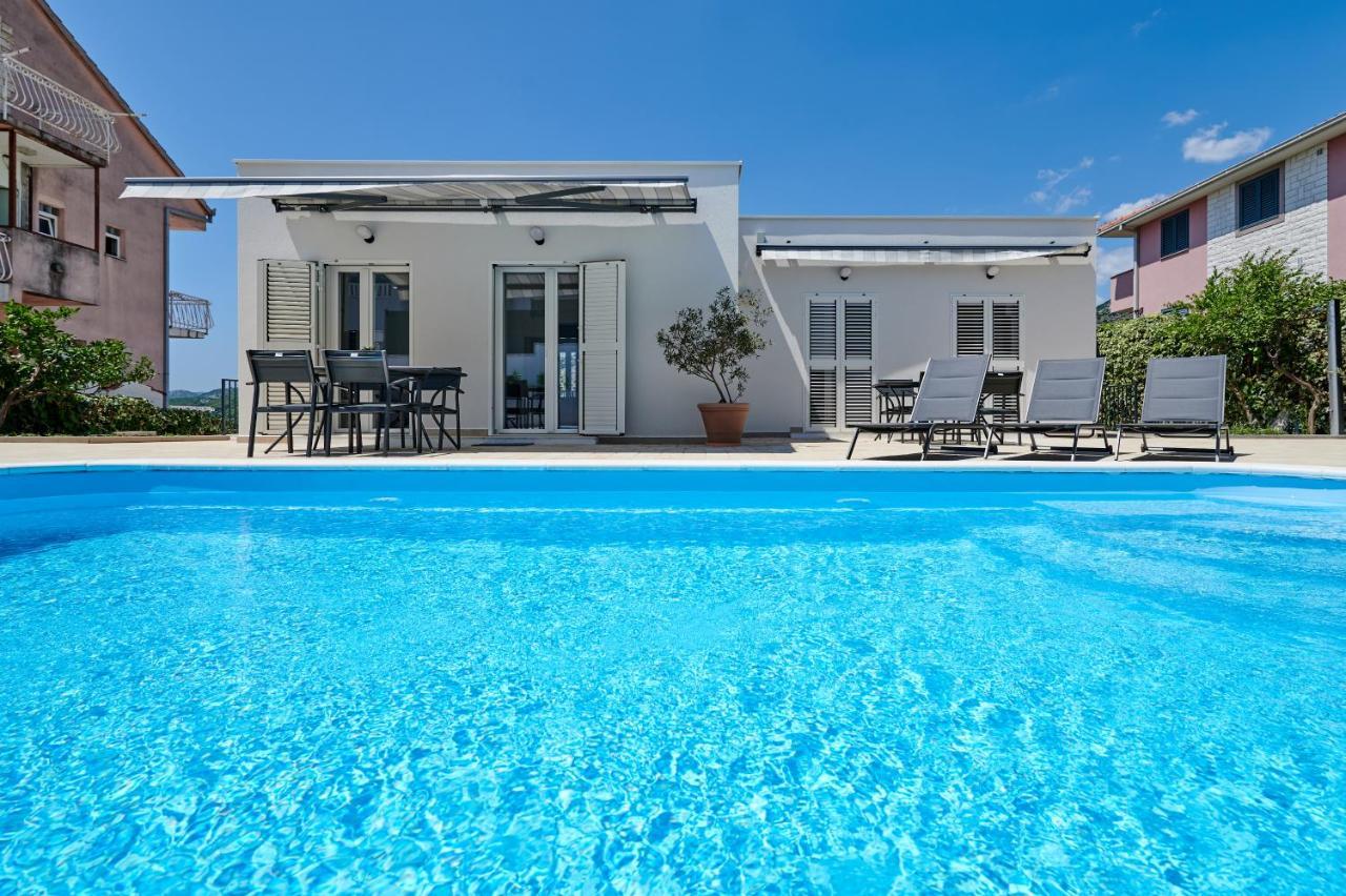 Nela & Sara - 2 Apartments With Heated Swimming Pool Seget Vranjica Luaran gambar