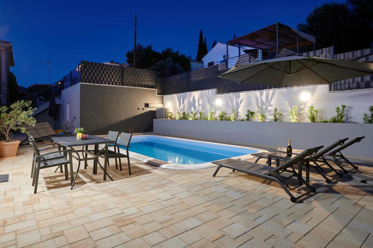 Nela & Sara - 2 Apartments With Heated Swimming Pool Seget Vranjica Luaran gambar