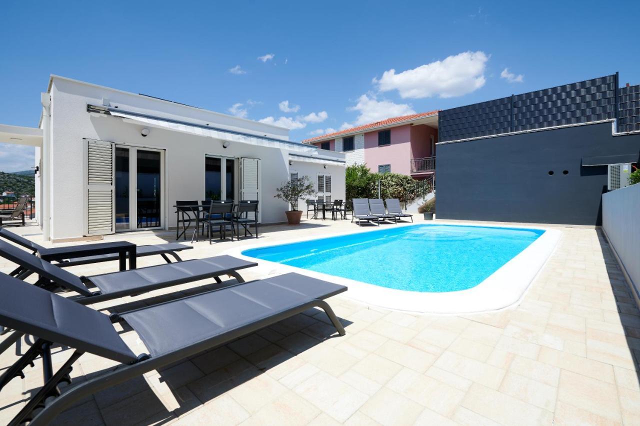 Nela & Sara - 2 Apartments With Heated Swimming Pool Seget Vranjica Luaran gambar
