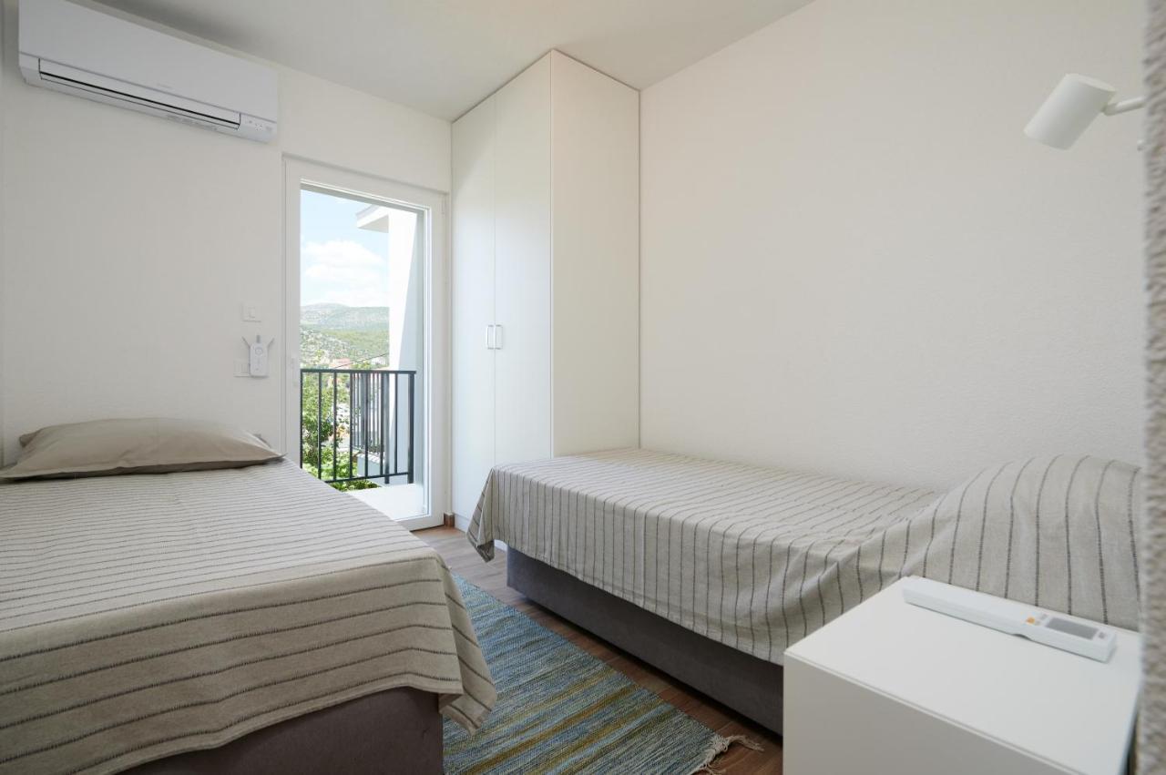 Nela & Sara - 2 Apartments With Heated Swimming Pool Seget Vranjica Luaran gambar