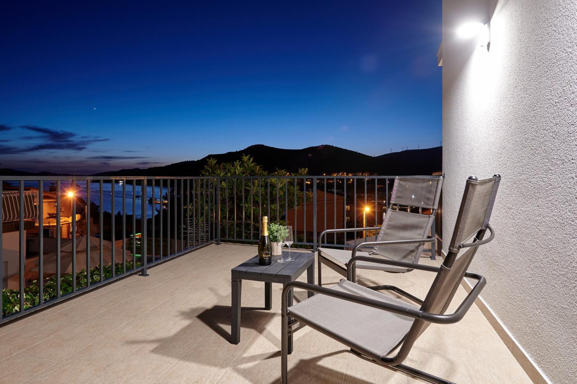 Nela & Sara - 2 Apartments With Heated Swimming Pool Seget Vranjica Luaran gambar