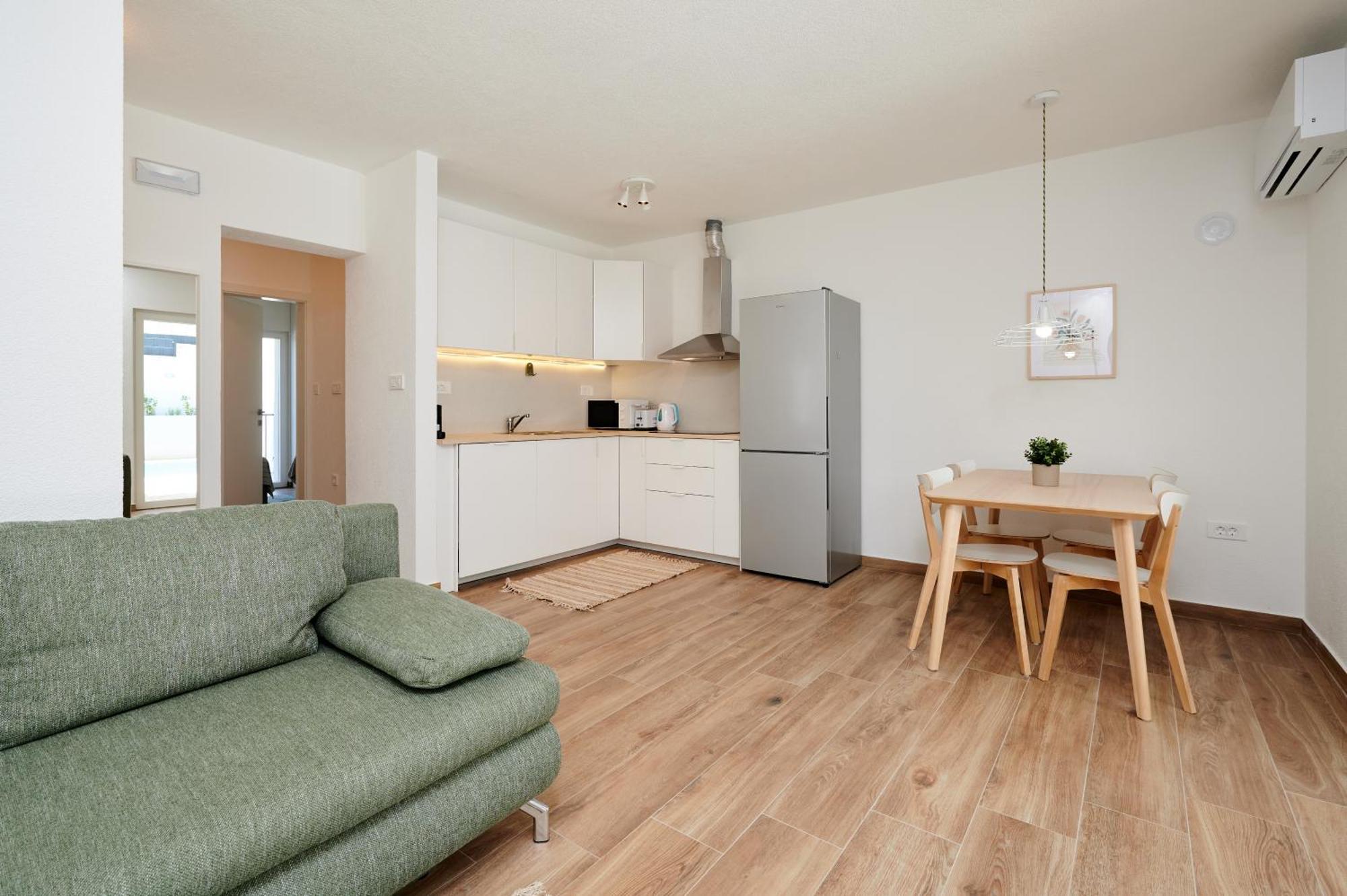 Nela & Sara - 2 Apartments With Heated Swimming Pool Seget Vranjica Luaran gambar