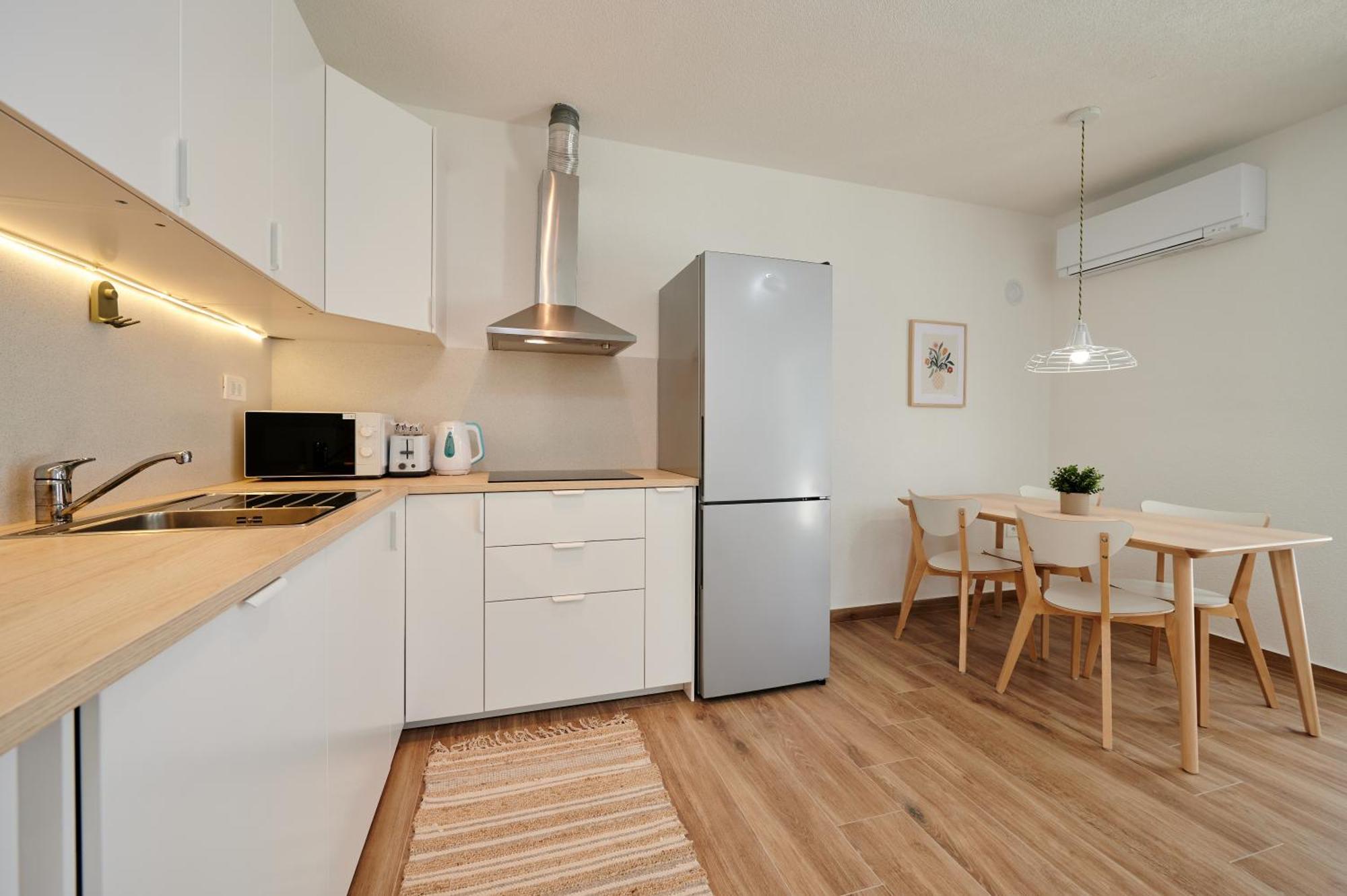 Nela & Sara - 2 Apartments With Heated Swimming Pool Seget Vranjica Luaran gambar